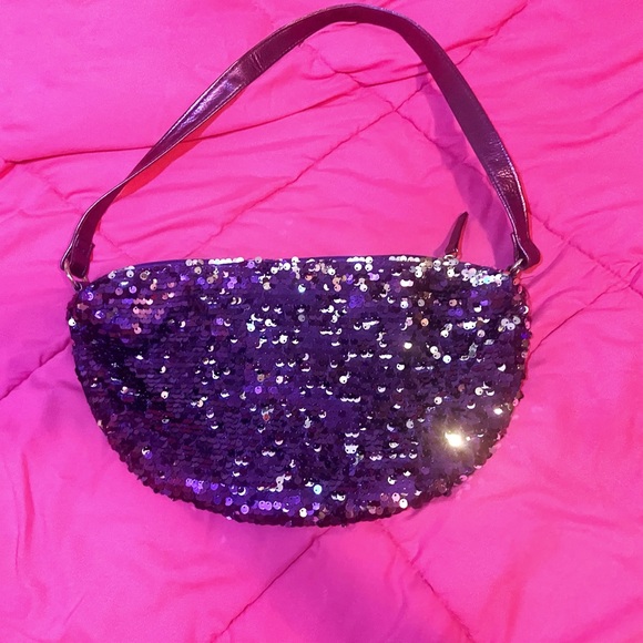 Purple and gold sequin shoulder bag with a zipper closure. - Picture 3 of 6